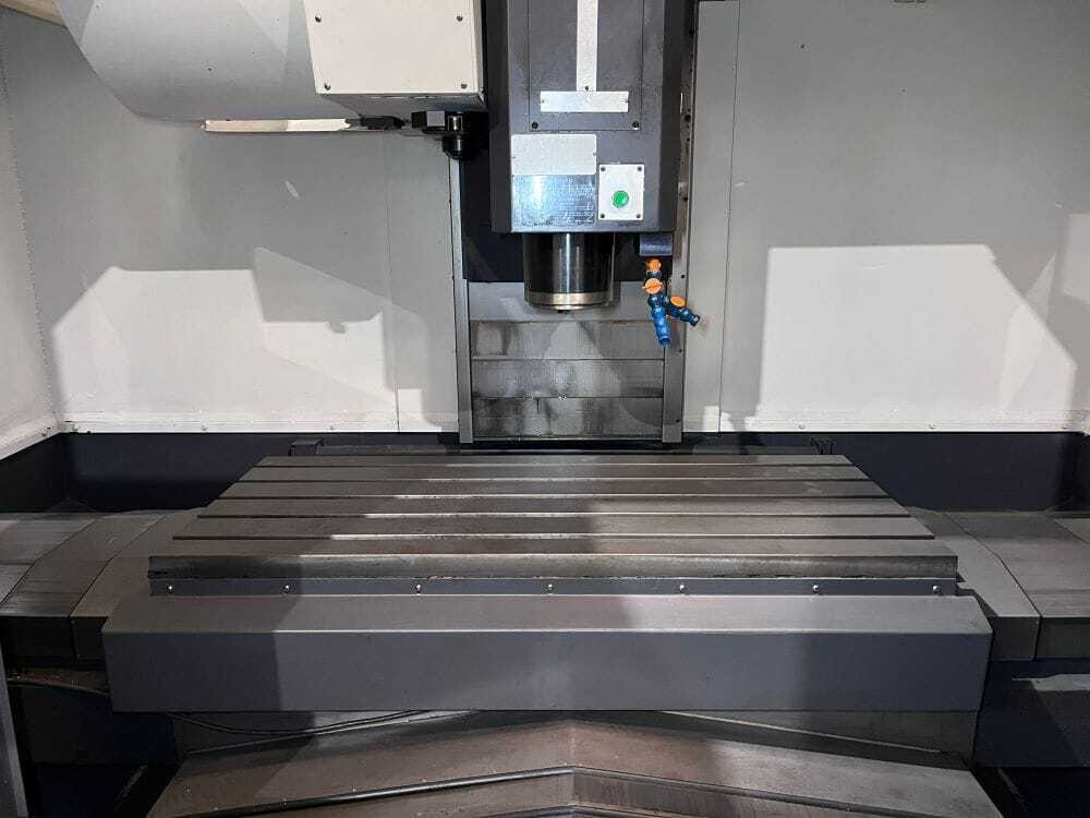 HWACHEON SIRIUS 550 CNC VERTICAL MACHINING CENTER – 10,000 RPM MILL