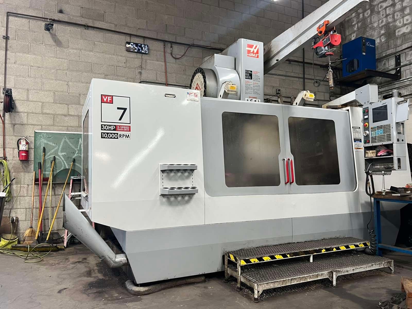 2004 HAAS VF-7 CNC VMC, 30HP, 10,000 RPM 2 Speed Gear Box, 4th axis ready,crane