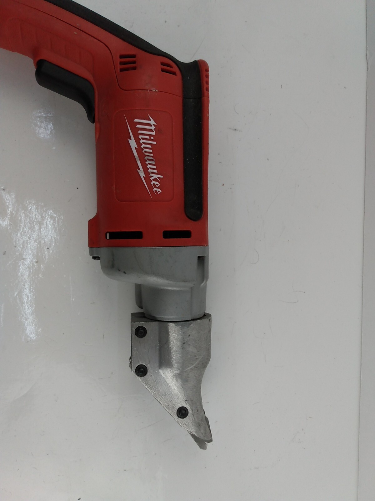 Milwaukee 6852-20 BROKEN Corded 18-Gauge Sheet Metal Shear 6.8 Amp Motor BROKEN