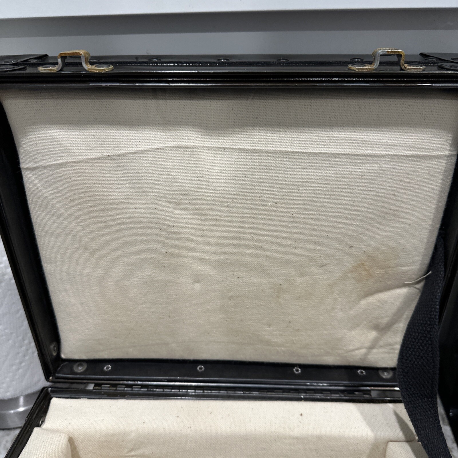 (UNBRANDED) BLACK PADDED STORAGE CASE