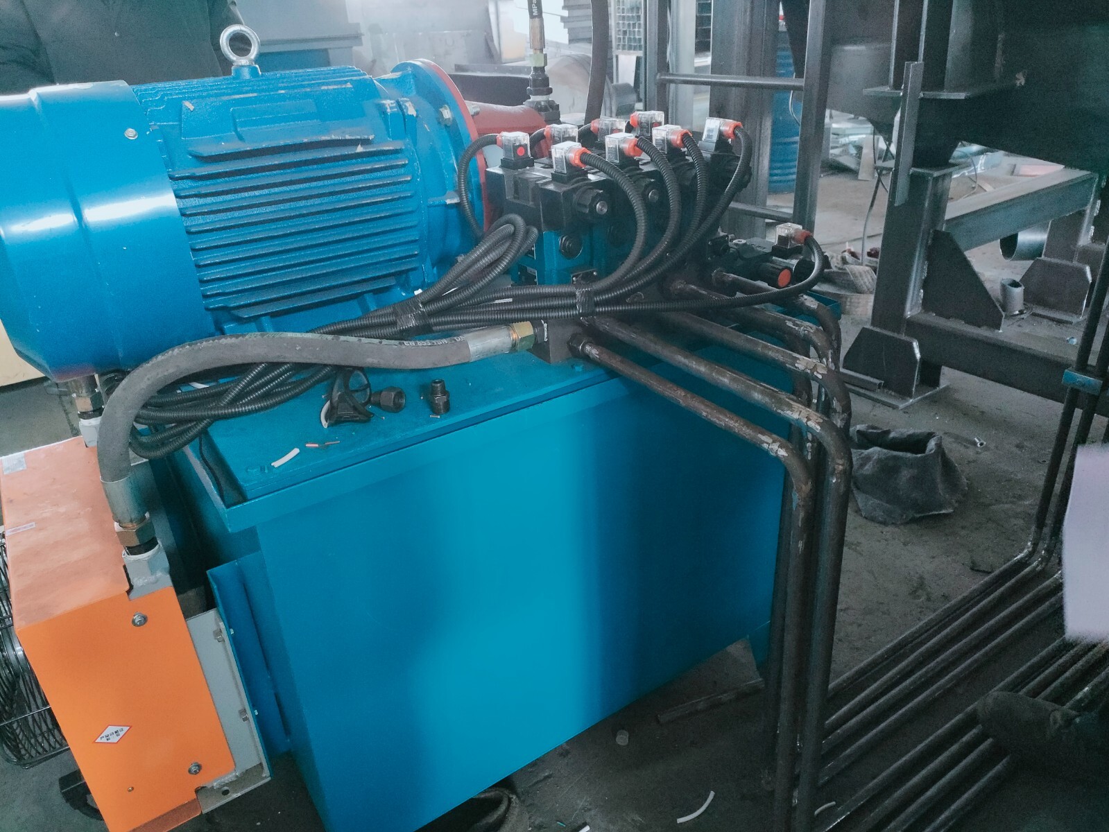 21 Cubic Foot Manganese Drum Shot Blast Machine “System” with Dust Collector