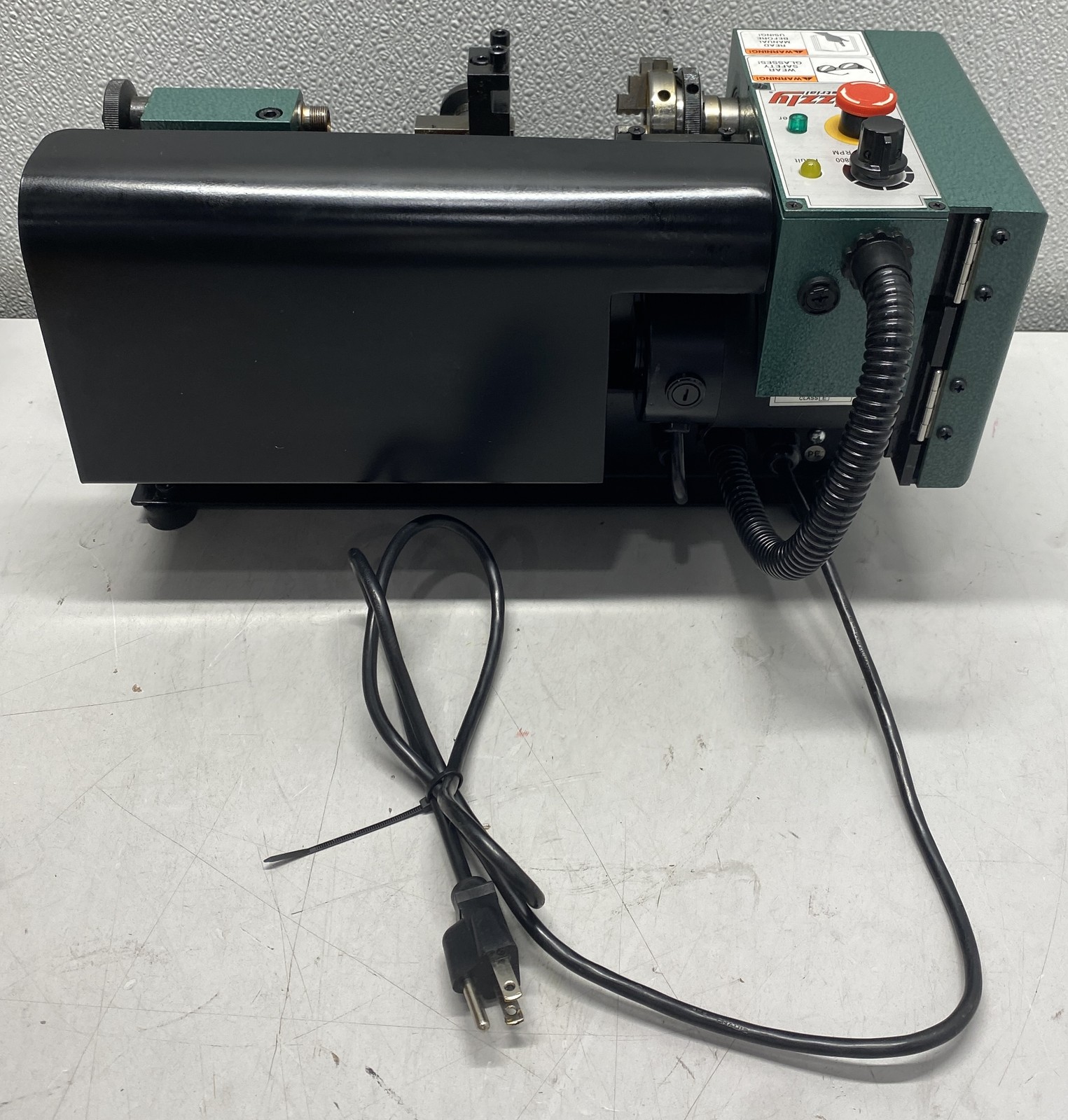 Grizzly 4″ x 6″ Variable-Speed Benchtop Metal Lathe G0745