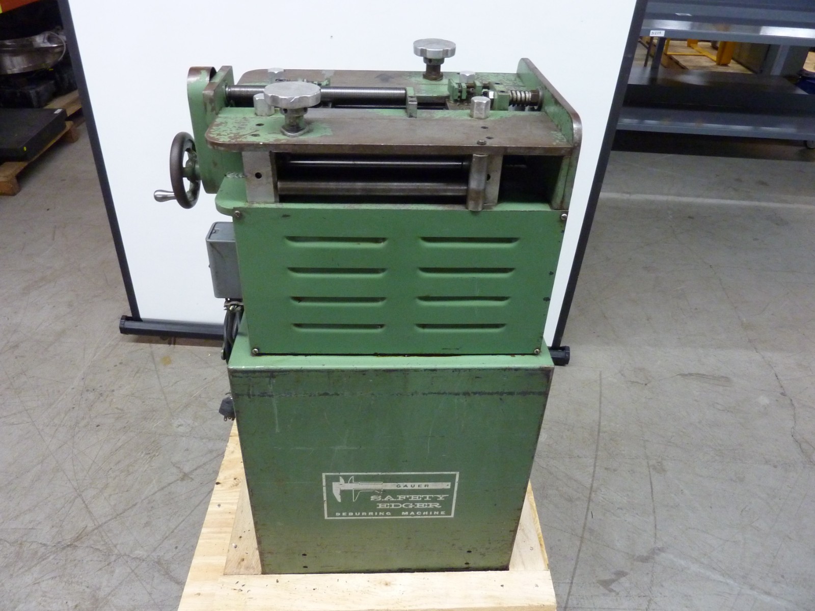 GAUER SAFETY EDGER DEBURRING MACHINE MOD 5H10NC 10″ MAX WIDTH (31248)