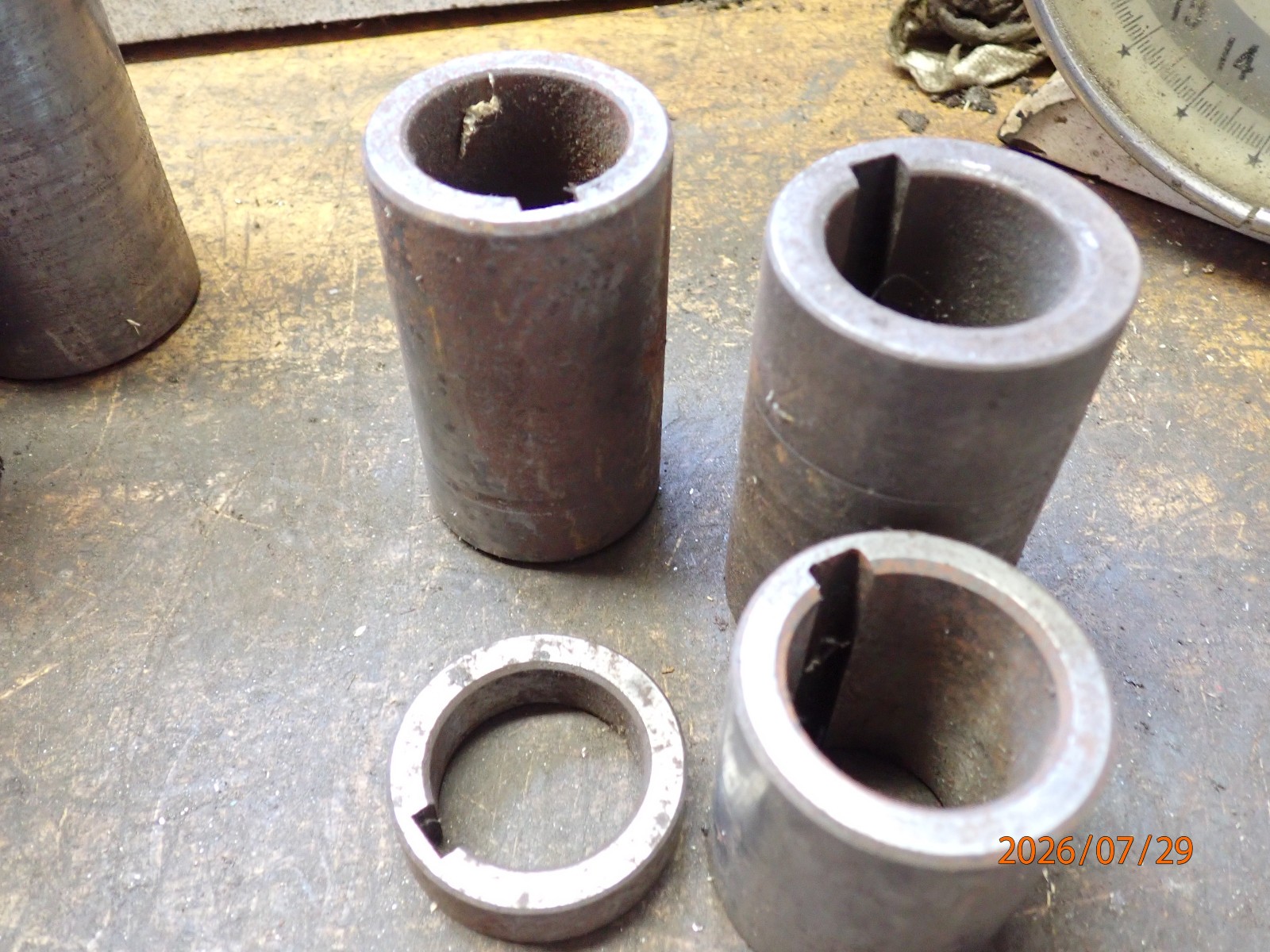 LOT 62: PILE OF HORIZONTAL MILLING MILL MACHINE SPINDLE SPACERS 1″ & 1-1/4″ DIA