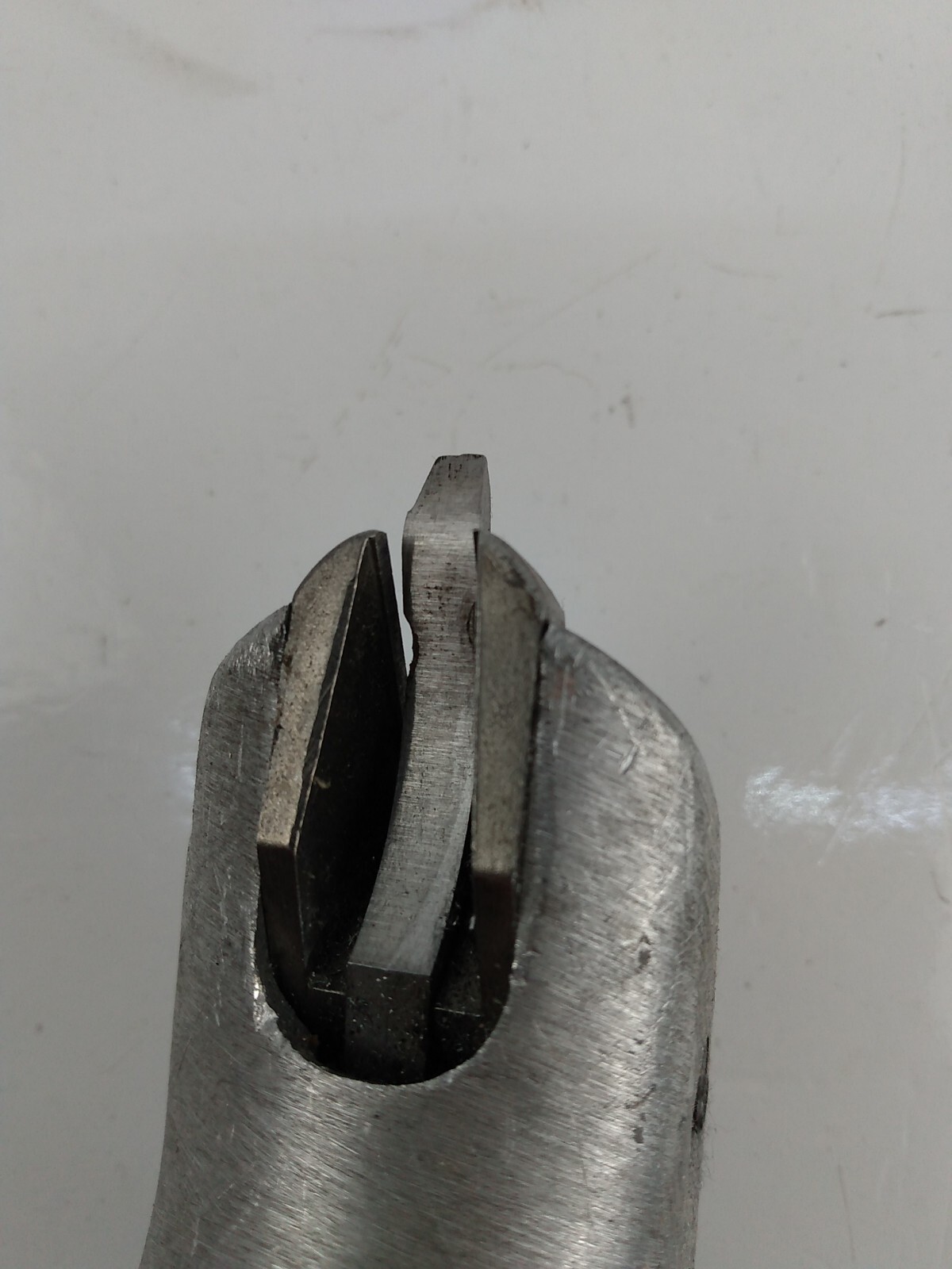 Milwaukee 6852-20 BROKEN Corded 18-Gauge Sheet Metal Shear 6.8 Amp Motor BROKEN