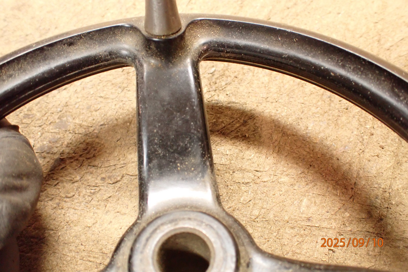 LOT D BRIDGEPORT MILLING MILL MACHINE CRACKED HANDWHEEL. MACHINIST TOOLING