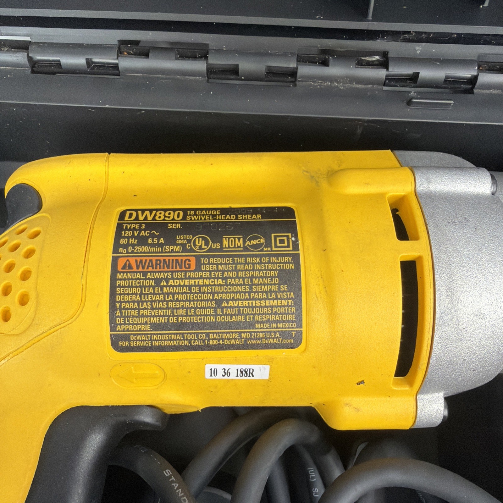 DEWALT DW890 18 Gauge Corded Swivel Head Shear With Hard Case