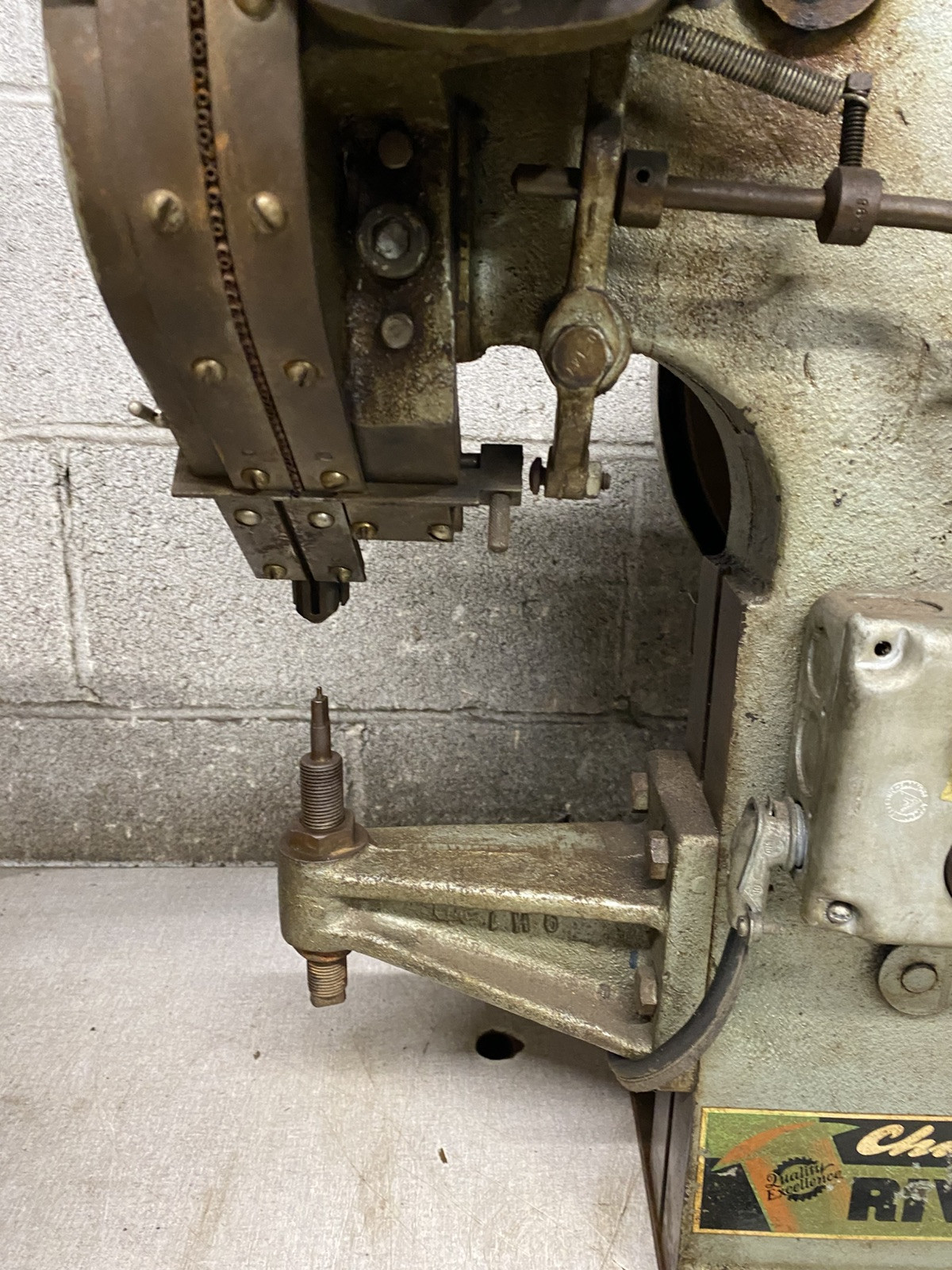 Chicago Rivet & Machine Co. Rivet Riveting Machine