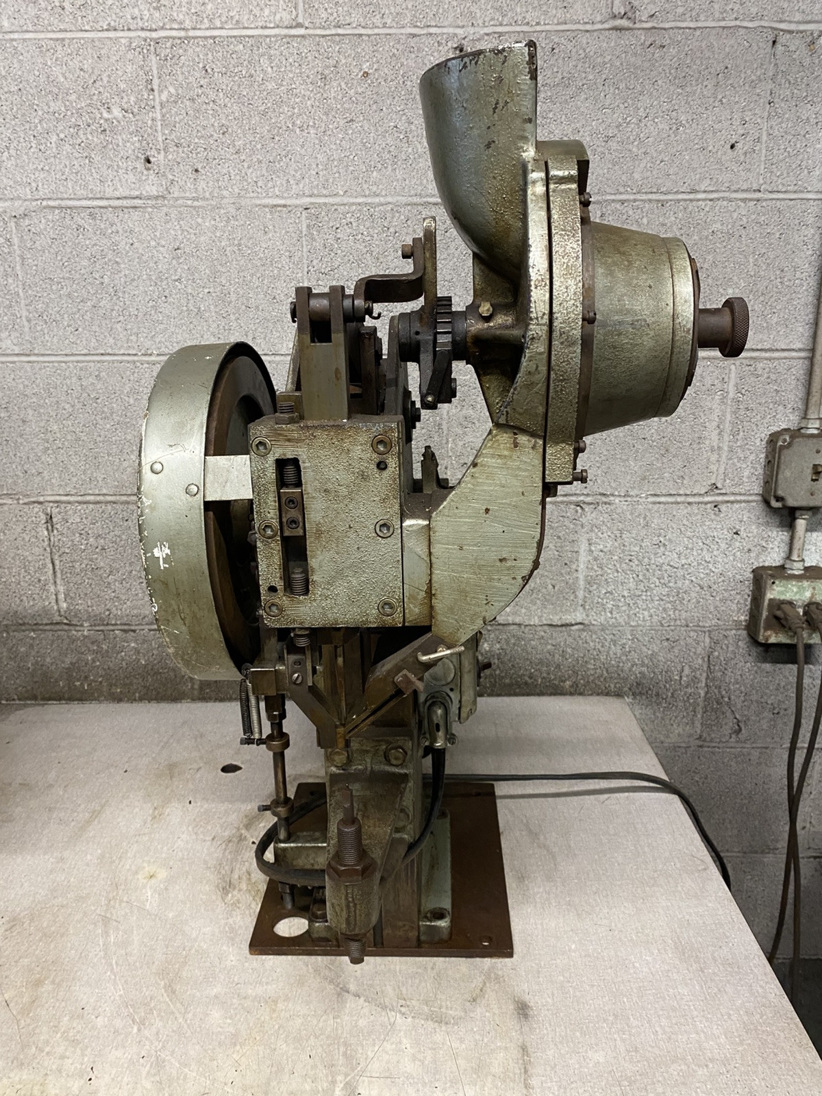 Chicago Rivet & Machine Co. Rivet Riveting Machine