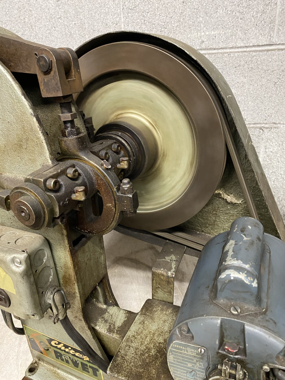 Chicago Rivet & Machine Co. Rivet Riveting Machine