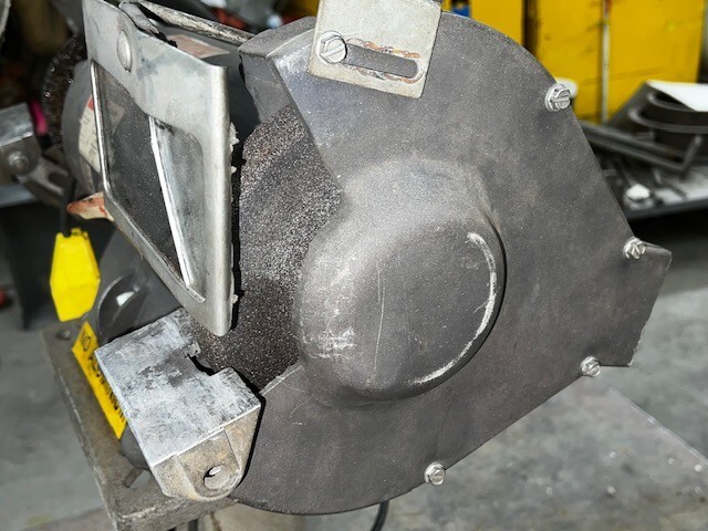 DAYTON INDUSTRIAL GRINDER 1Z707Y 3/4 HP 3600 MAX RPM 115 VOLT 5.8 AMP 8″ WHEEL