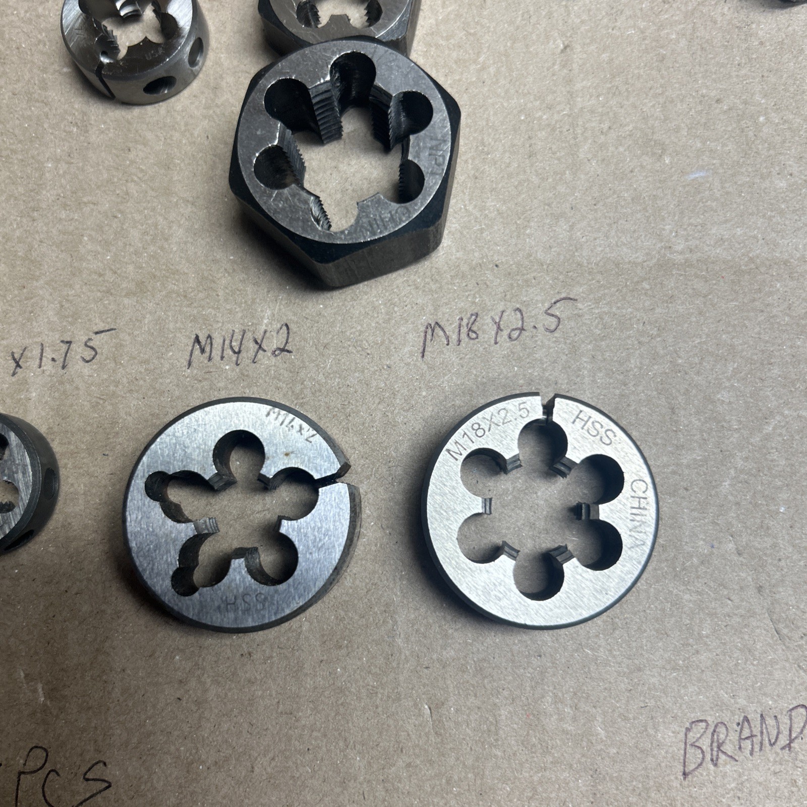 Widell/Hanson/China Die lots. Total of 37 pieces. See pictures for sizes