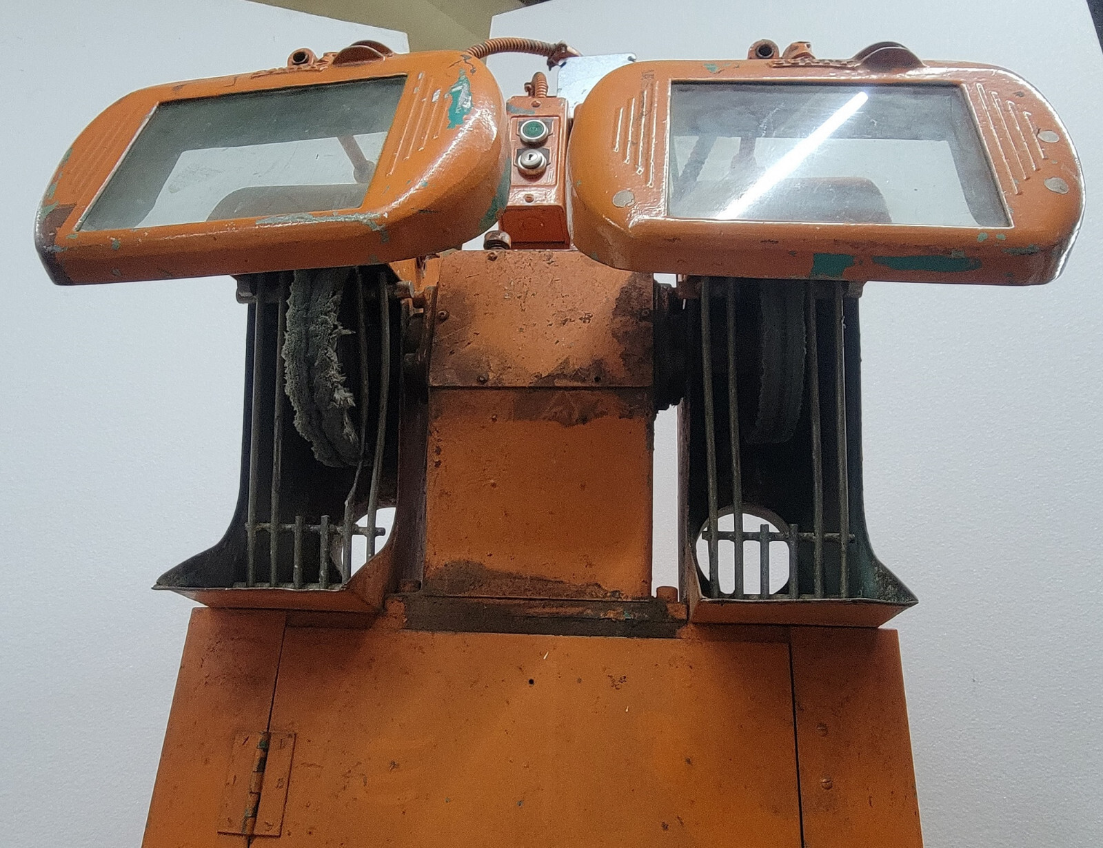 Surty Industries Dual Polishing / Finishing / Grinding Machine 1.5 HP Variable