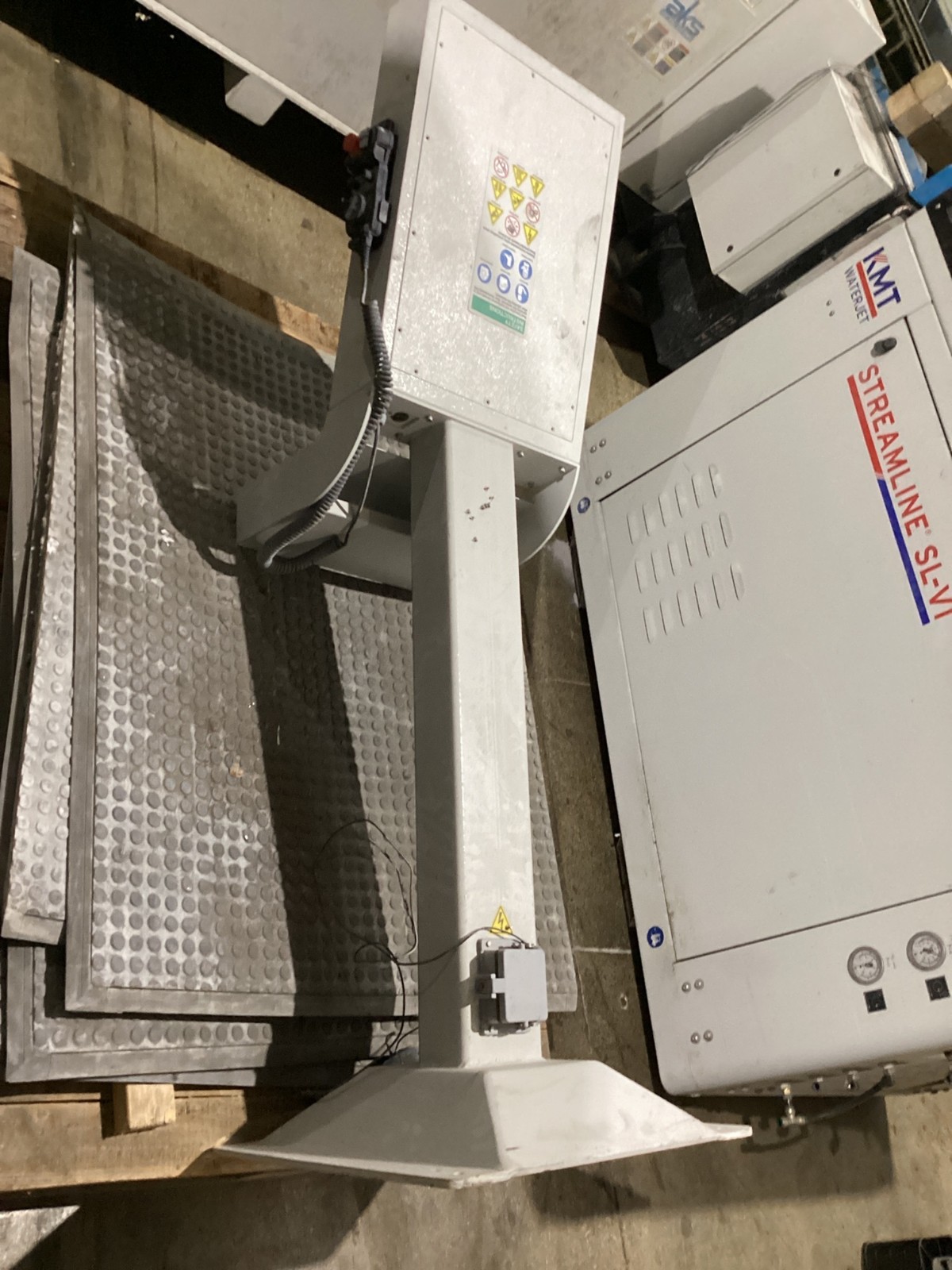 AKS CUTTING SYSTEMS WKX3S-612 Waterjet Cutter w/ KMT SLVI 50R Intensifier Pum…