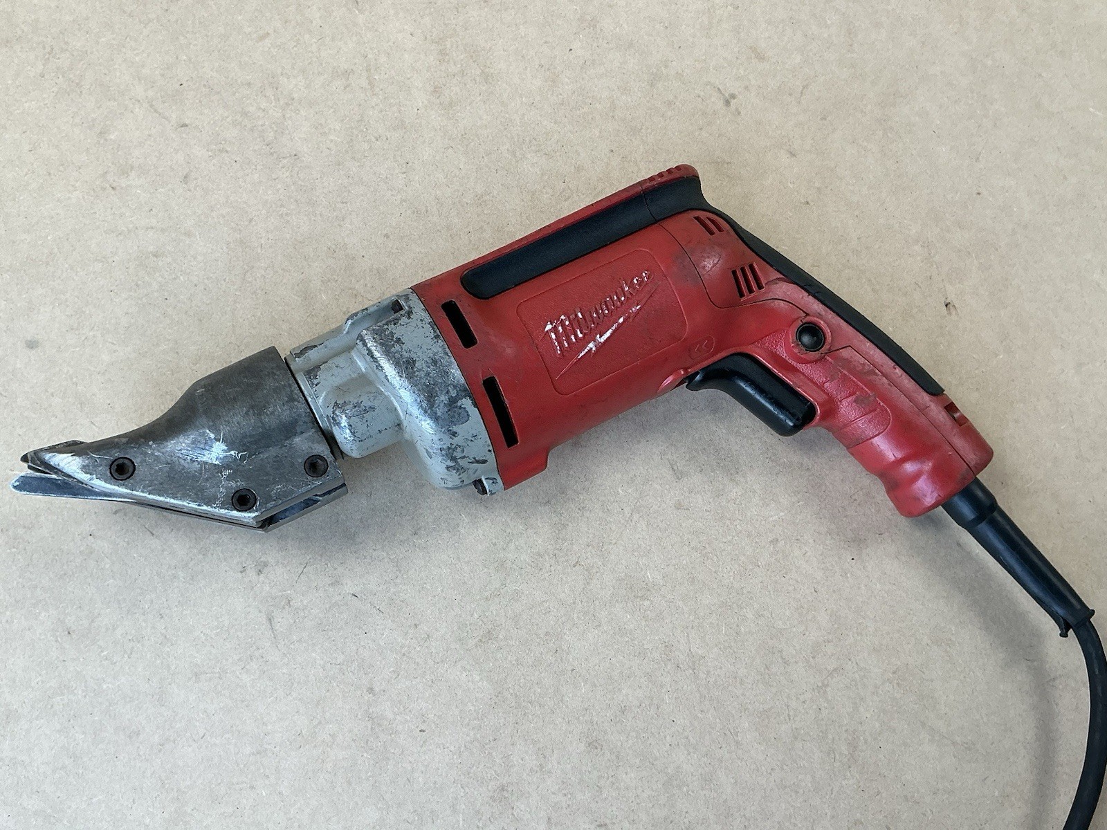 Milwaukee 6852-20 Corded 18-Gauge Sheet Metal Shear 6.8 Amp Motor