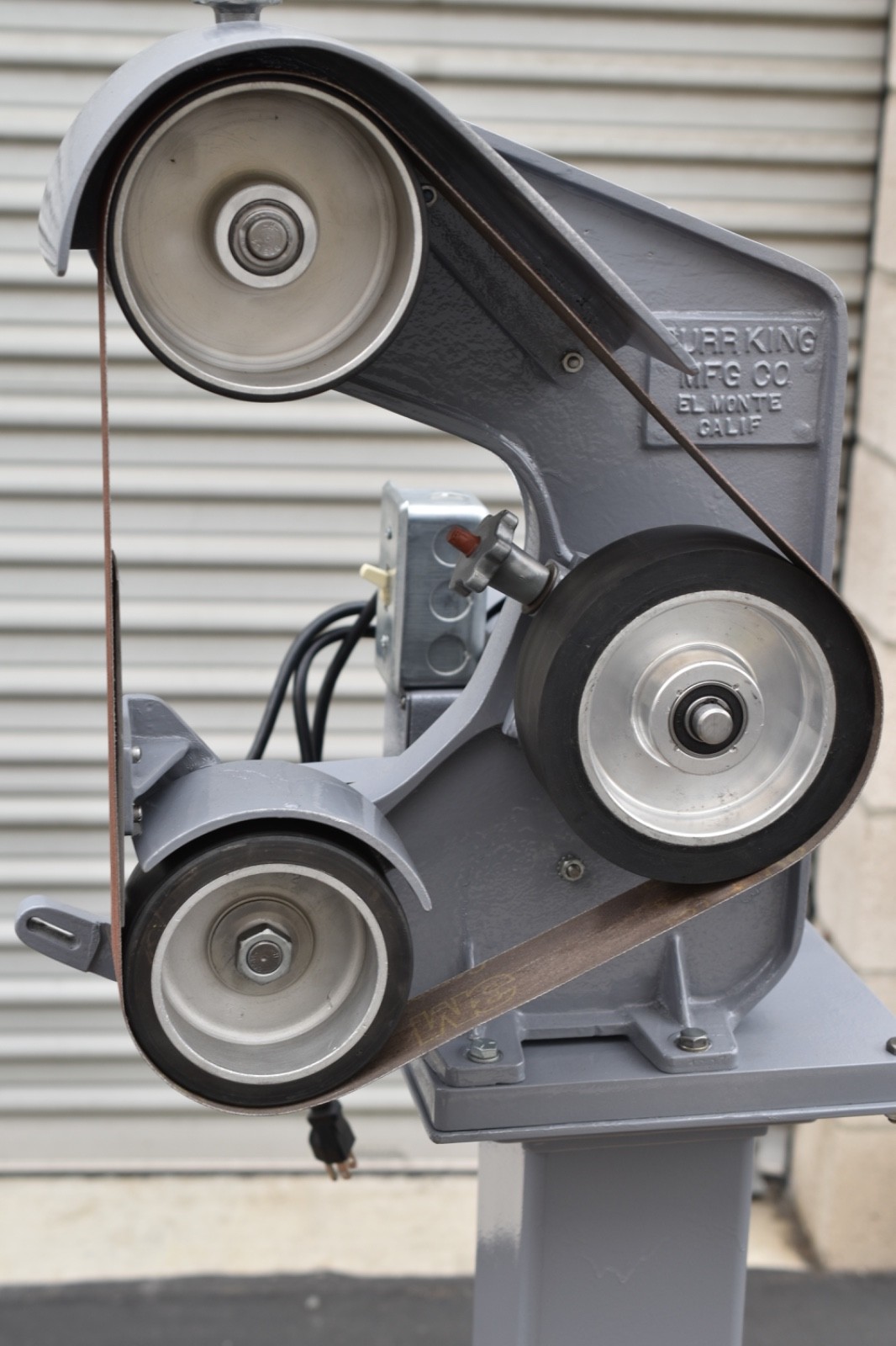Burr King belt grinder 482, 2″ x 48″, 3 wheel, 1/2 hp with stand