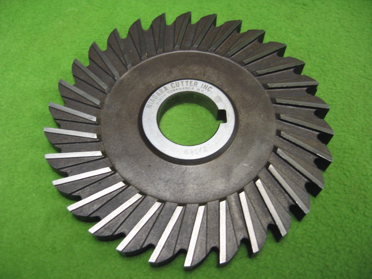 STRAIGHT SIDE MILLING CUTTER 30T 5-15/16 x 1/2 x 1-1/4