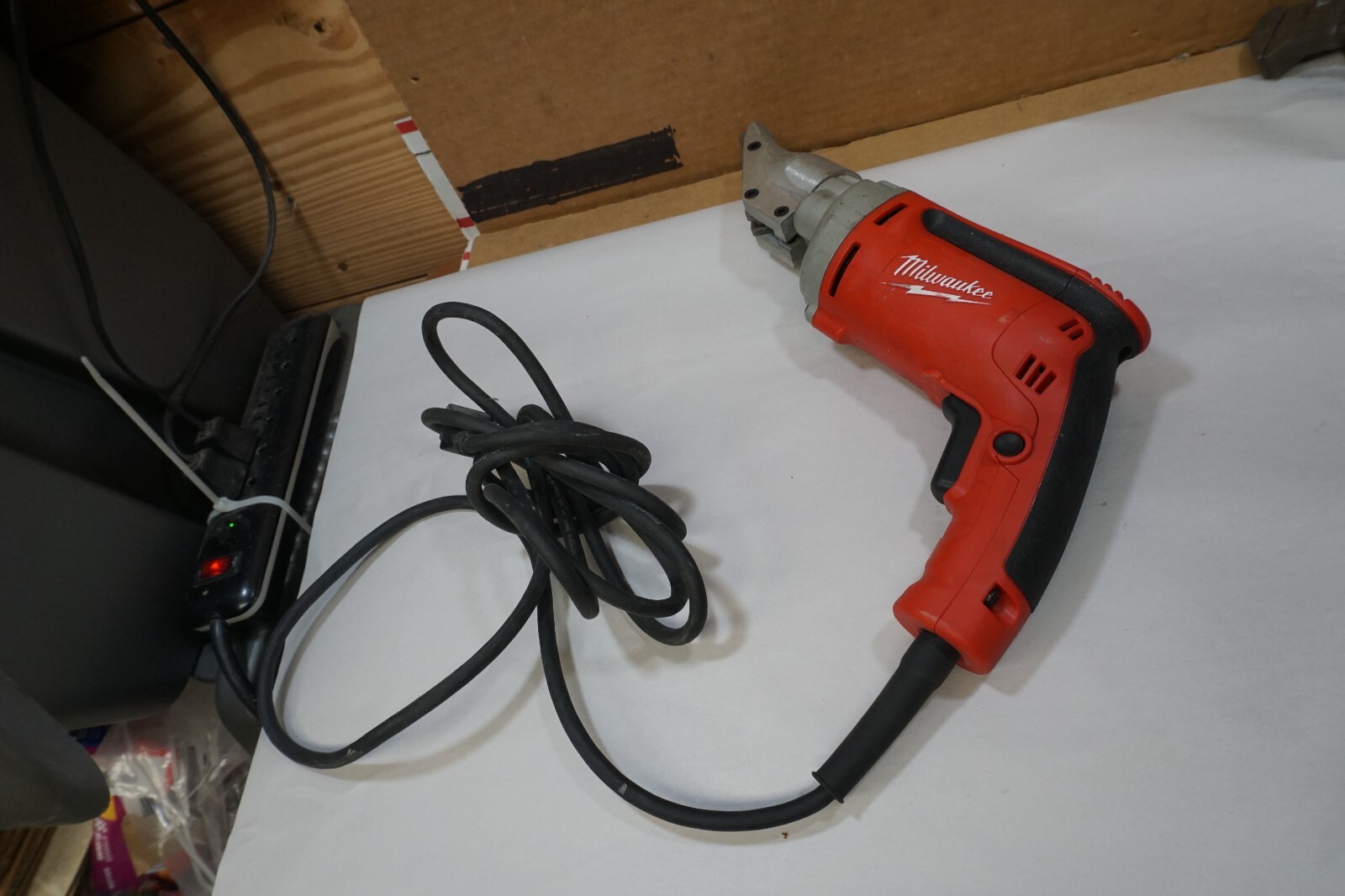 MILWAUKEE MODEL 6852-20 ELECTRIC METAL SHEARS 18 Ga.